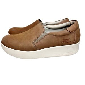 OTBT Camile Platform Slip On Nubuck Leather Shoes Tan Atmosphere SZ 7.5